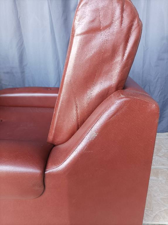 Paire de fauteuils vintage en skaï | Puces Privées