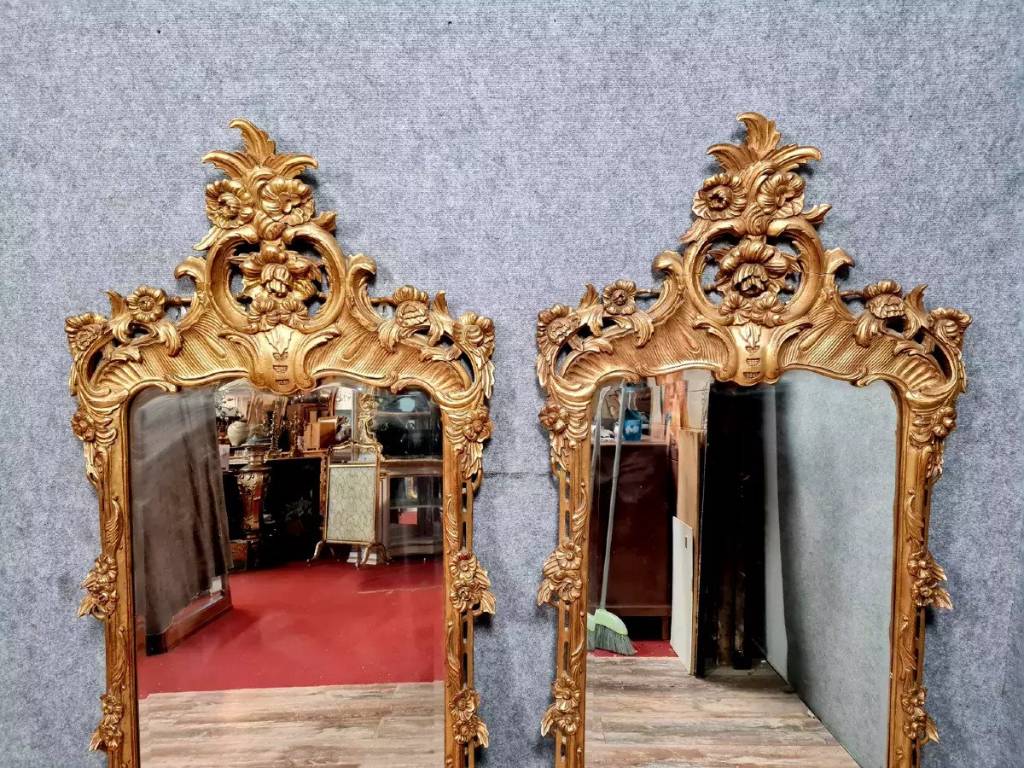 paire de miroirs louis XV en bois doré ajouré vers 1900. | Puces Privées