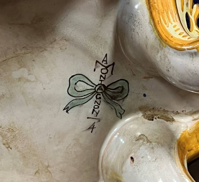 Nevers Montagnon : Monumentale jardinière en céramique à décor émaillé polychrome sur fond bleu | Puces Privées