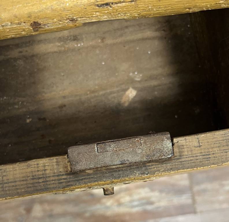 banque ou comptoir de magasin en bois laqué époque XIXeme | Puces Privées