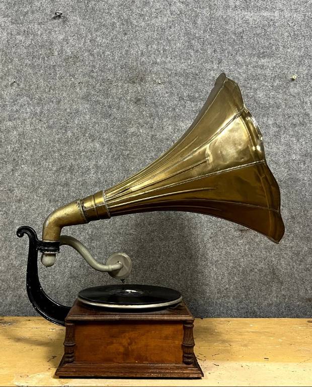 Gramophone français en état de marche vers 1900 | Puces Privées