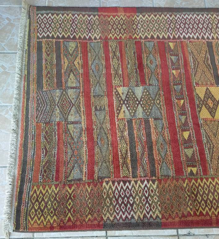 Ancien tapis en laine 200 x 140 | Puces Privées