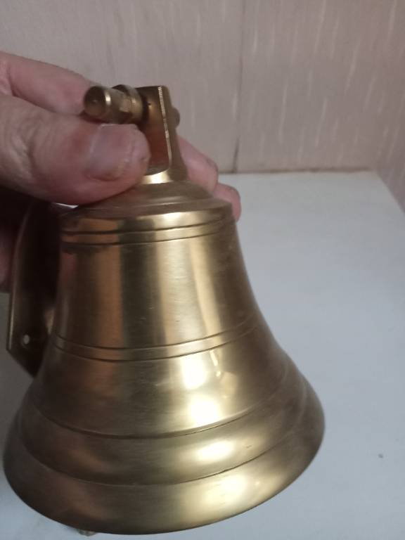 cloche en bronze doré a fixer hauteur 11 cm diamètre 10 cm | Puces Privées
