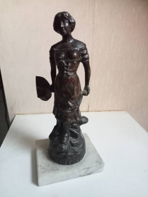 statuette du XIXIème en régule la pécheuse hauteur 26 cm | Puces Privées