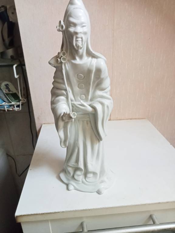 statuette en porcelaine blanche de chine XIXème hauteur 31 cm | Puces Privées