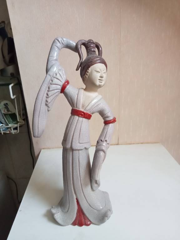 statuette en céramique polycrome XIXème hauteur 30 cm | Puces Privées