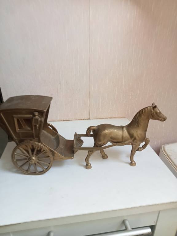 cheval et charette en laiton ou bronze longueur 32 cm hauteur 14 cm | Puces Privées