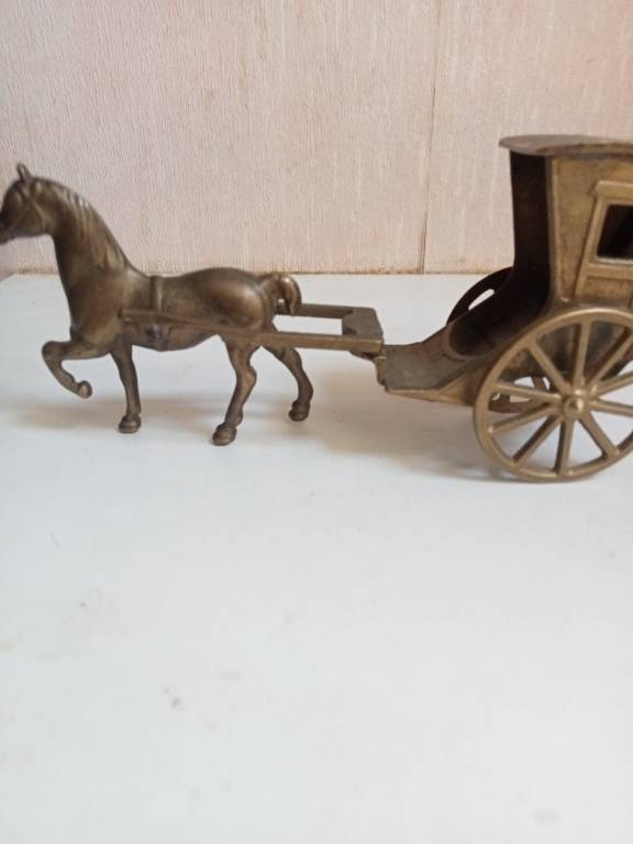 cheval et charette en laiton ou bronze longueur 18 cm hauteur 8 cm | Puces Privées