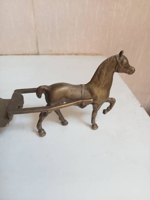 cheval et charette en laiton ou bronze longueur 18 cm hauteur 8 cm | Puces Privées