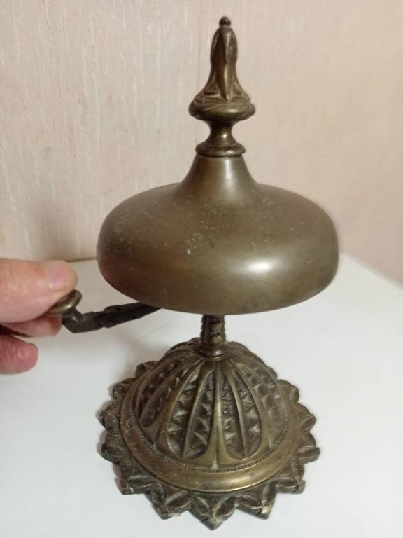 cloche d'acueil en bronze hauteur 17 cm | Puces Privées
