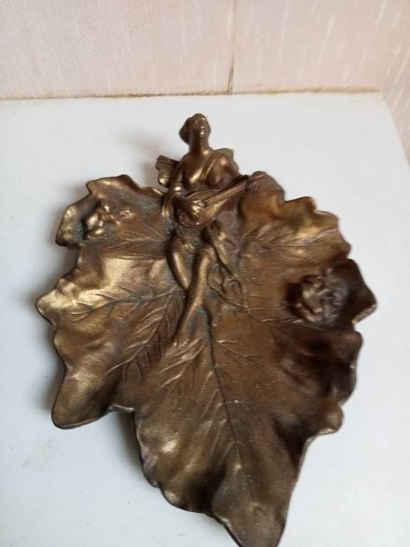 vide poche ancien en bronze longueur 24 cm x 18 cm | Puces Privées