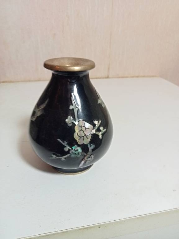 vase XIXème decor en nacre cloisonné hauteur 9 cm diamètre 7 cm | Puces Privées