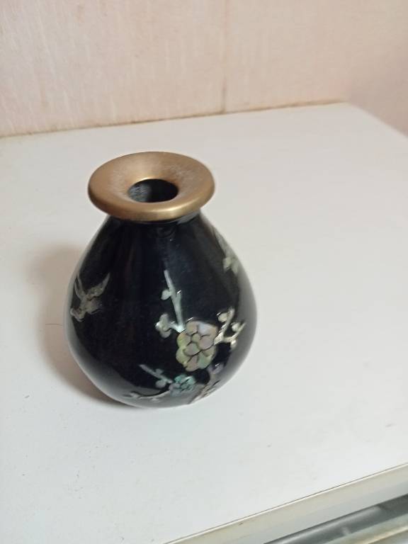 vase XIXème decor en nacre cloisonné hauteur 9 cm diamètre 7 cm | Puces Privées