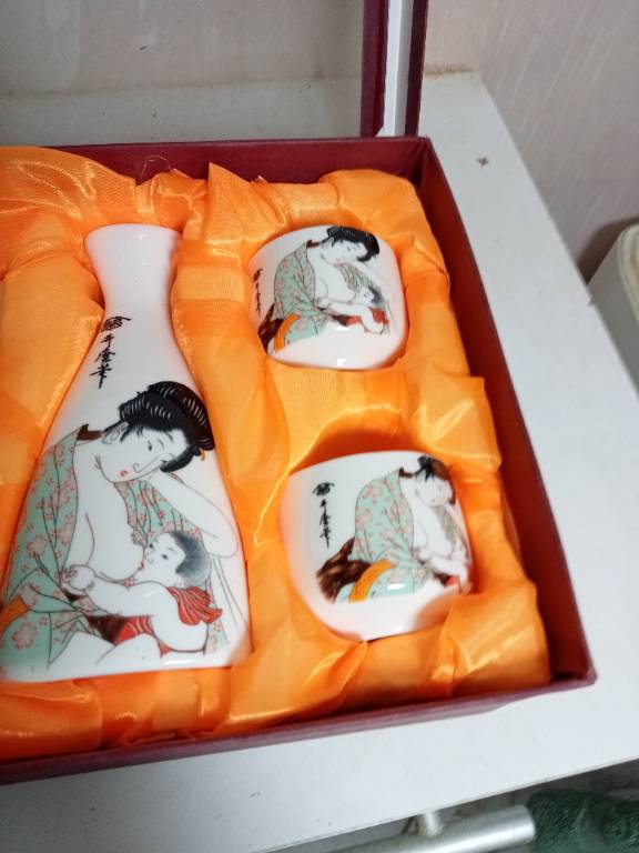 service à Saké en porcelaine blanche de chine hauteur bouteuille 14,5 cm | Puces Privées