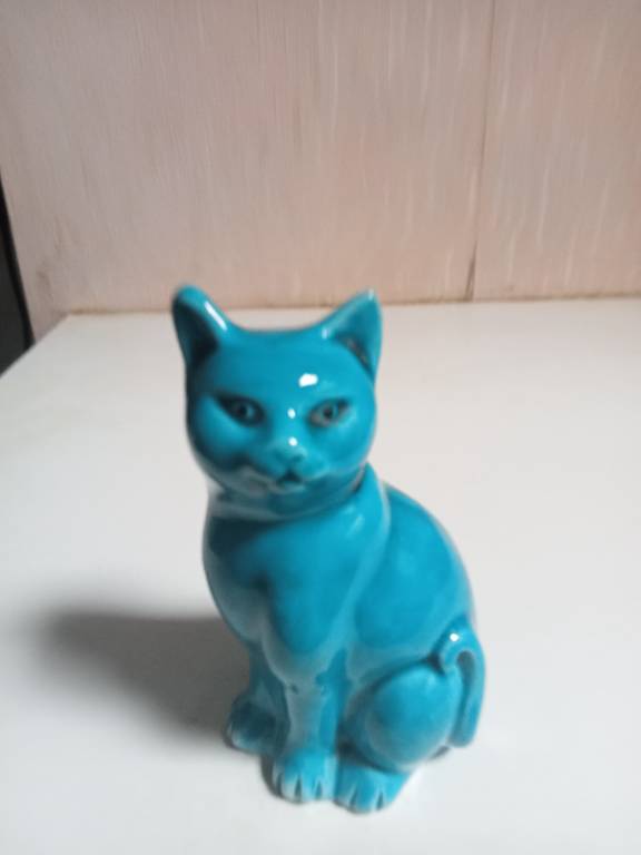 petit chat en porcelaine polycrome XIXème hauteur 8 cm | Puces Privées