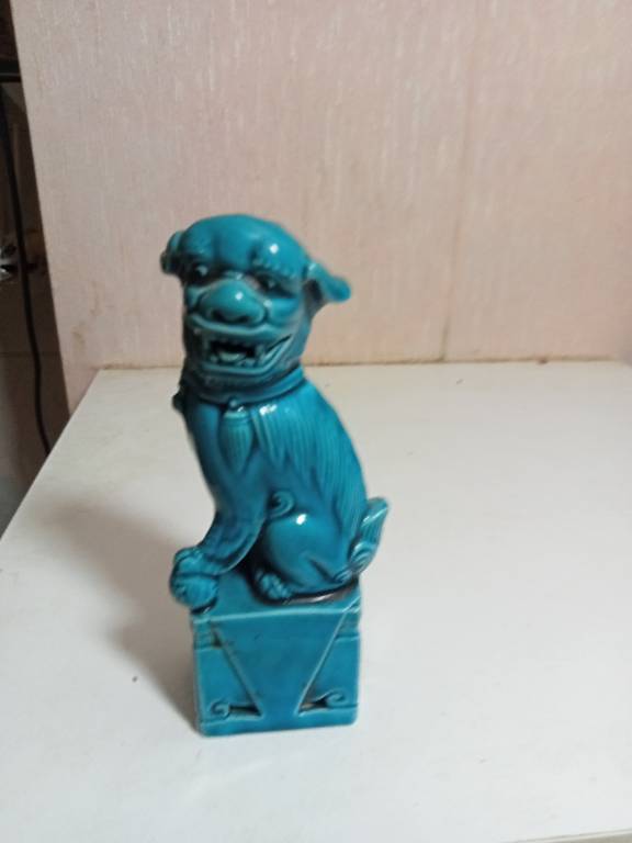 Statuette chien Fo en céramique polycrome hauteur 12 cm | Puces Privées