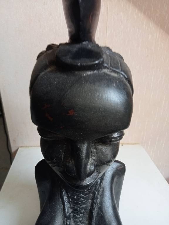 Statuette ancienne africaine en bois hauteur 37 cm x 14 cm | Puces Privées