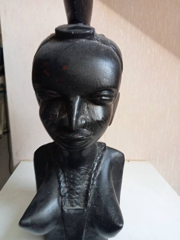 Statuette ancienne africaine en bois hauteur 37 cm x 14 cm | Puces Privées