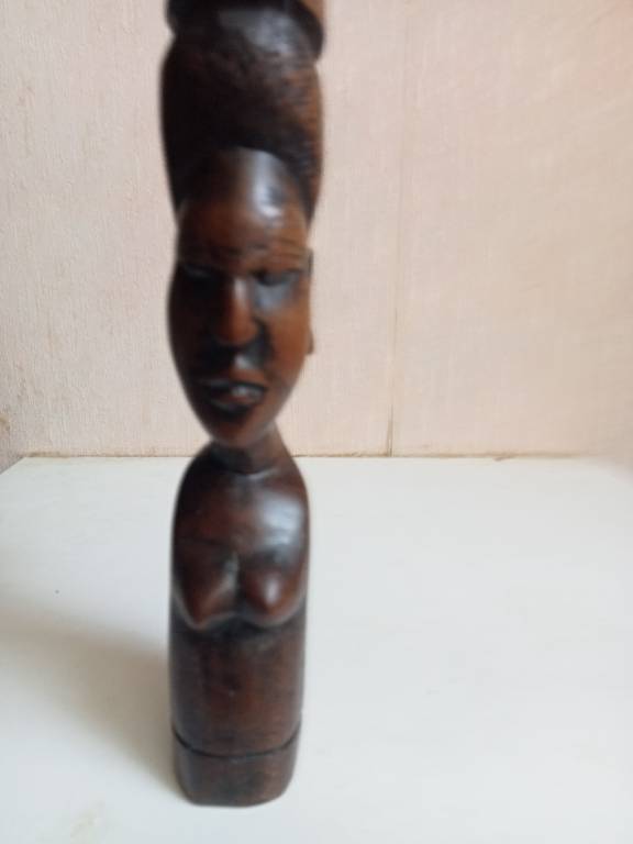 Statuette ancienne africaine en bois hauteur 21,5 cm | Puces Privées