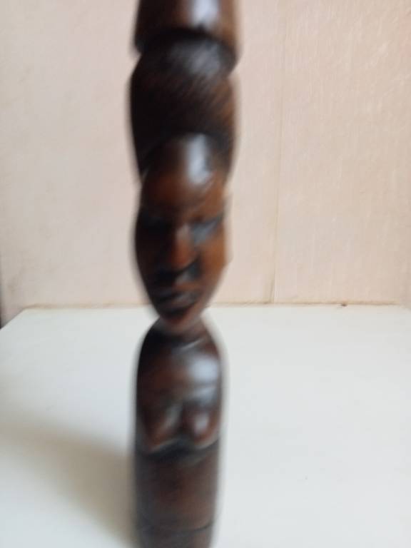 Statuette ancienne africaine en bois hauteur 21,5 cm | Puces Privées