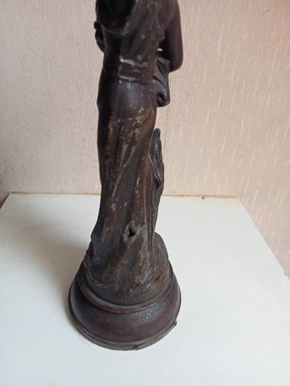 Statuette ancienne en régule hauteur 32 cm | Puces Privées