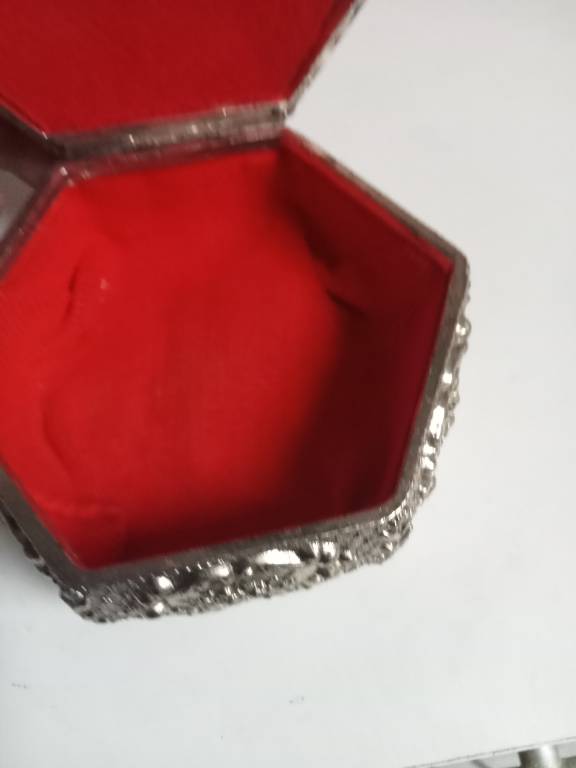 boite à bijoux ancienne hauteur 4 cm x 9 cm | Puces Privées