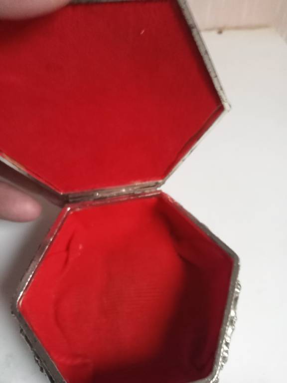 boite à bijoux ancienne hauteur 4 cm x 9 cm | Puces Privées