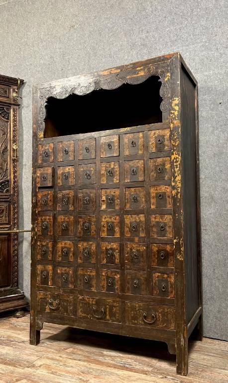 cabinet d'apothicaire chinois époque 19ème siècle en cyprès noirci | Puces Privées