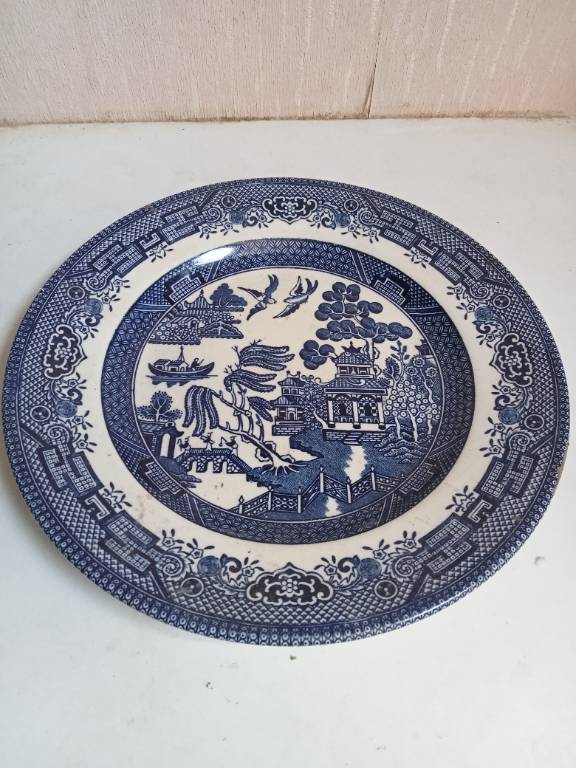 assiette ancienne en céramique diamètre 20,5 cm , Churchill | Puces Privées