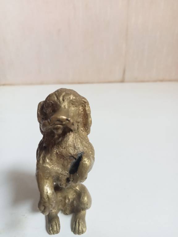 Petit chien en bronze doré du XIXème hauteur 7 cm | Puces Privées
