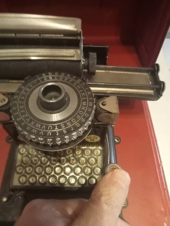 machine à écrire ancienne jouet JUNIOR, 21 x 20 x 12 cm | Puces Privées