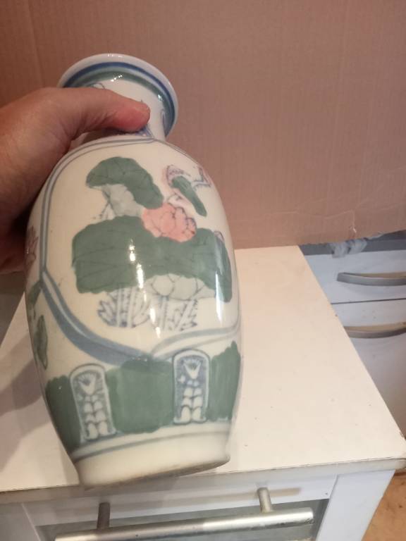 vase ancien en porcelaine hauteur 25,5cm diamètre 12 cm | Puces Privées