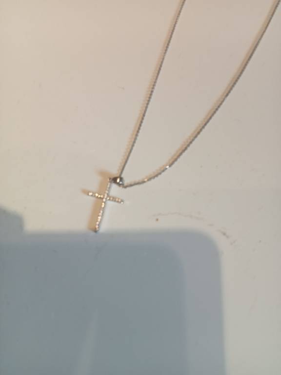 pendentif collier croix avec véritable diamant | Puces Privées