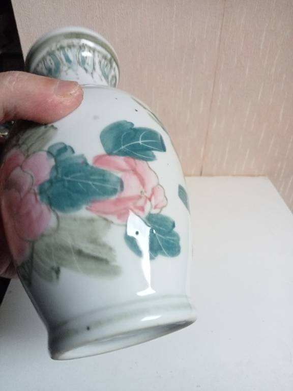 vase ancien en porcelaine hauteur 21 cm diamètre 11 cm | Puces Privées