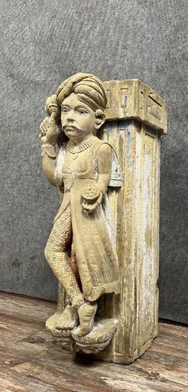 Inde fin XVIIIeme :  Magnifique et important élément architectural de temple en pierre | Puces Privées