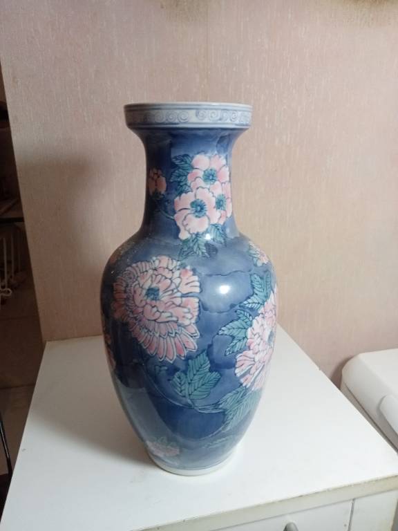 vase ancien en porcelaine  hauteur 31 cm diamètre 16 cm | Puces Privées