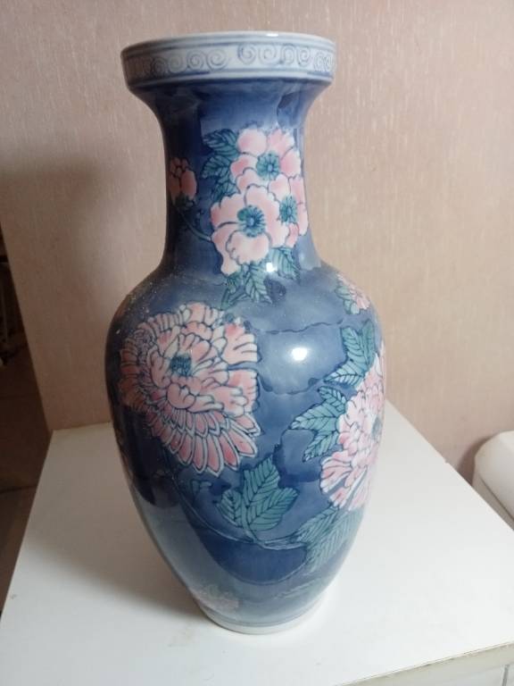 vase ancien en porcelaine  hauteur 31 cm diamètre 16 cm | Puces Privées