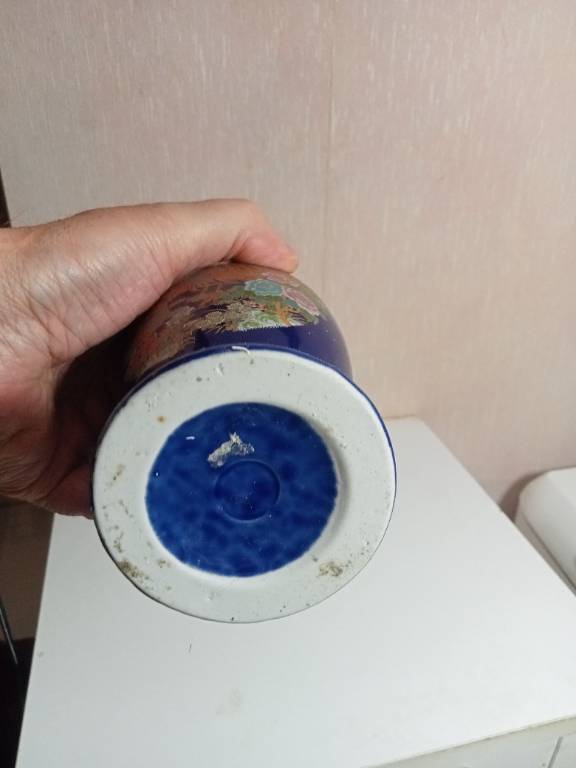 vase ancien en porcelaine hauteur 20 cm diamètre 9 cm | Puces Privées