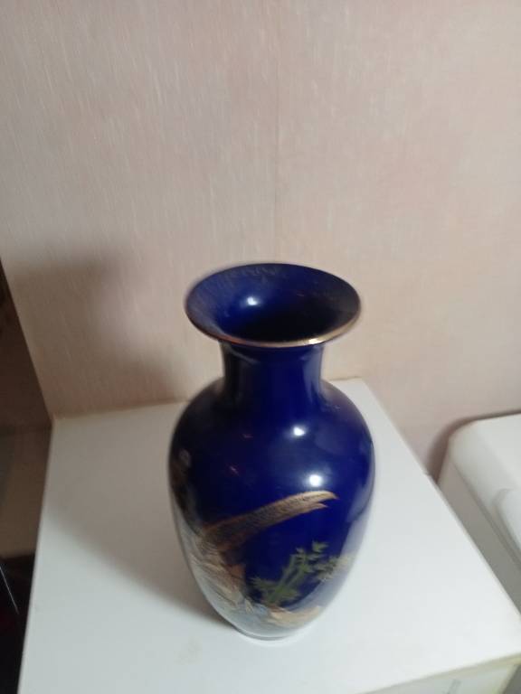 vase ancien en porcelaine hauteur 26 cm diamètre 13 cm | Puces Privées