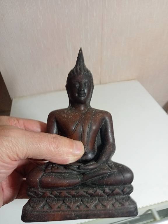 statuette bouddha ancienne en resine hauteur 18 cm x 10 cm | Puces Privées