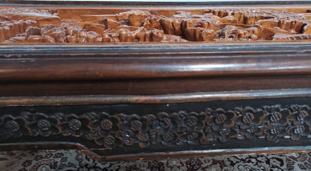 Table basse en bois exotique sculpté Chine XXème | Puces Privées