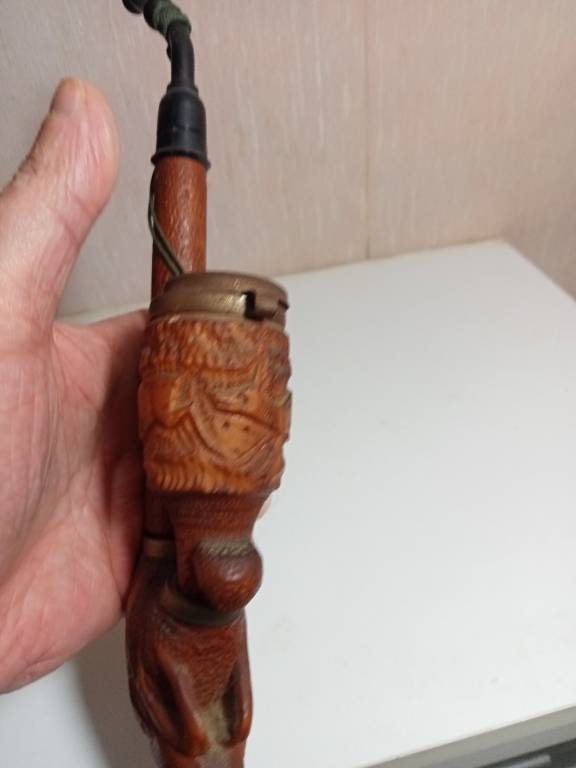 Ancienne pipe en bois sculptée du XIXème hauteur 29 cm | Puces Privées