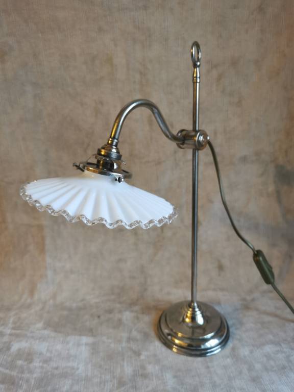 No - 542 -  Lampe de bureau ou d'ambiance en laiton nickelé , époque début XXème | Puces Privées
