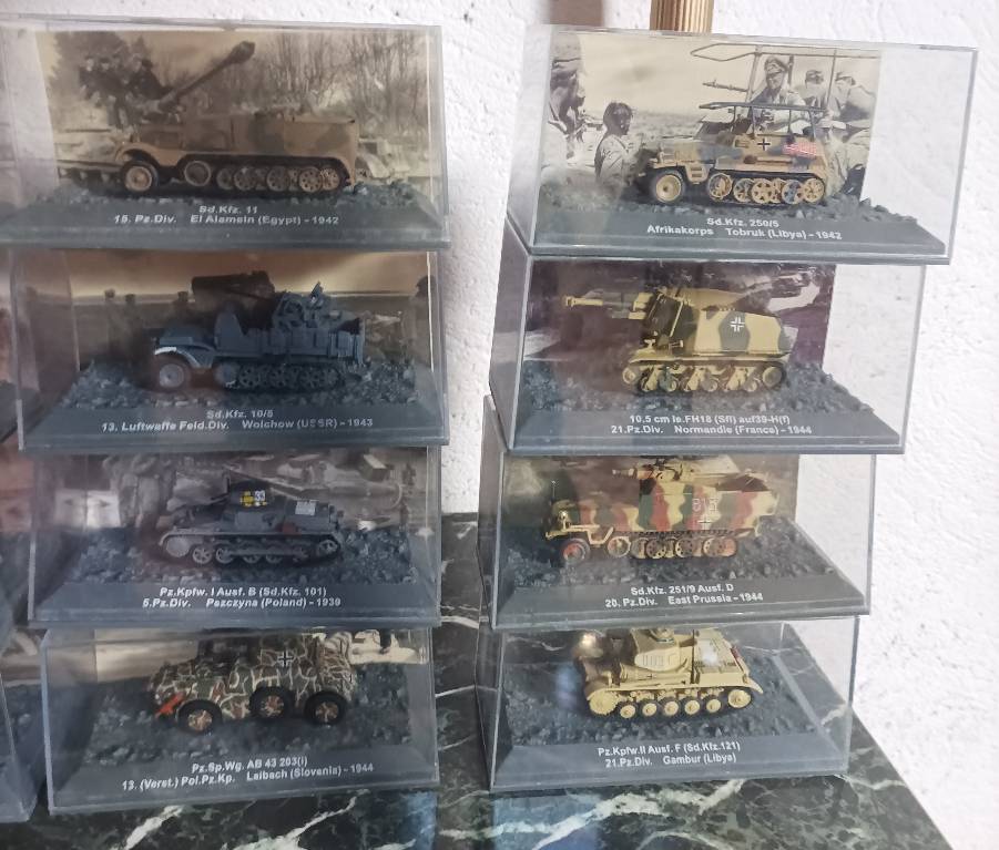 Lot de 53 chars militaires miniatures Jagdpanzer Flakpanzer Nashorn Krupp etc... | Puces Privées