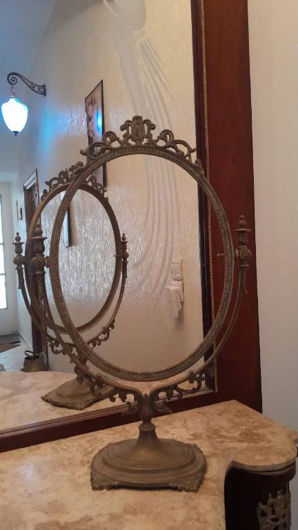 Cadre de miroir en bronze doré massif | Puces Privées