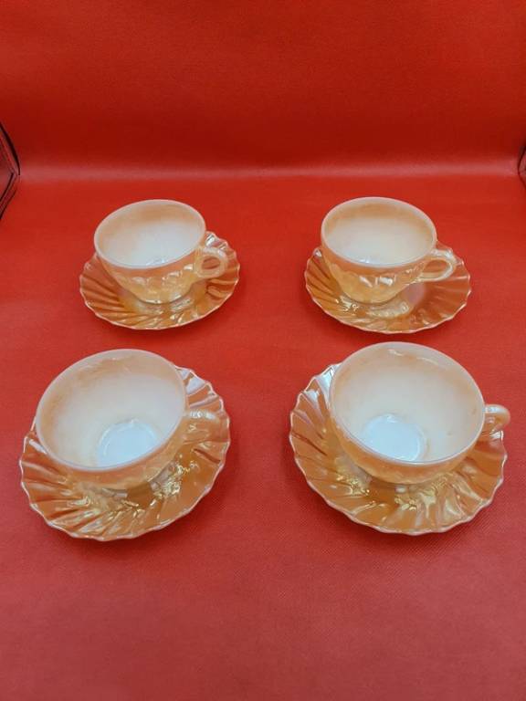 4 tasses pêche nacrée et leurs soucoupes Thermocrisa | Puces Privées