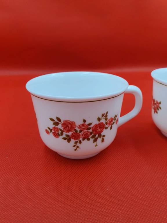 2 tasses Arcopal, motif fleurs | Puces Privées
