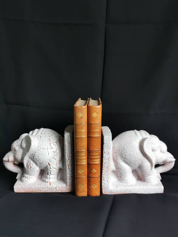 No - 568 - Serre - livres éléphant en terre cuite , Poterie d'art Menelika à Genève | Puces Privées