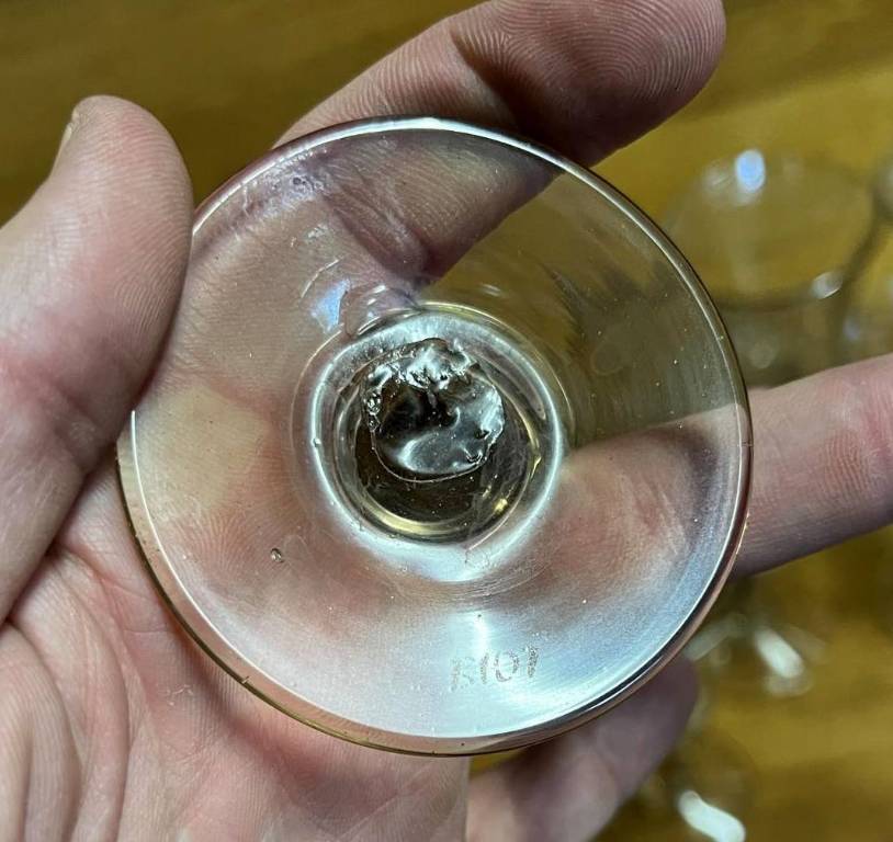 Biot XXeme : série de 10 verres a vin sur pied en verre bullé signés | Puces Privées
