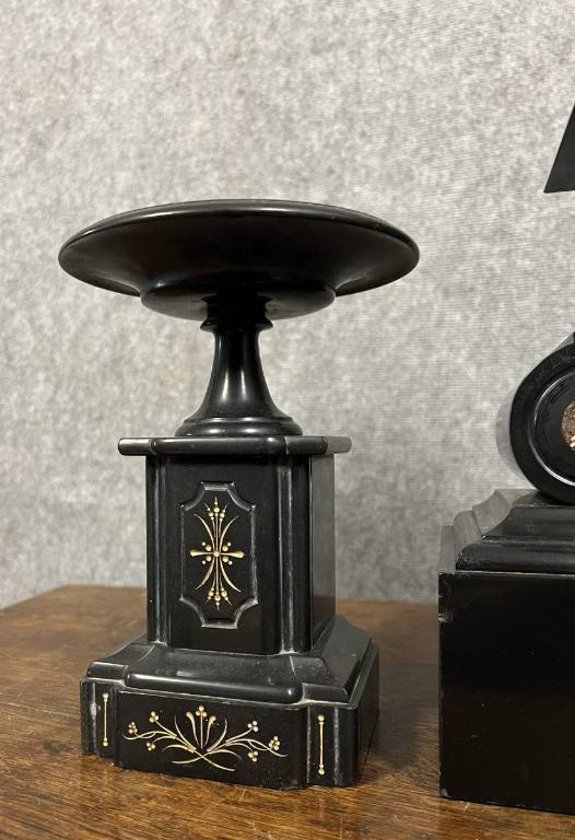 pendule triptyque de Notaire époque Napoléon III en marbre noir vers 1850. | Puces Privées
